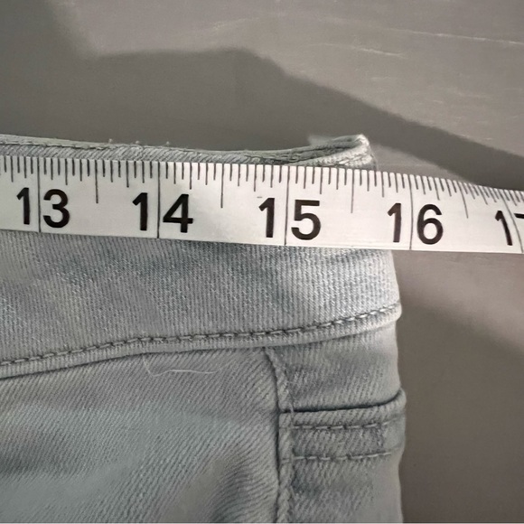 No boundaries distressed light wash skinny jeans in size 13 - Picture 11 of 12